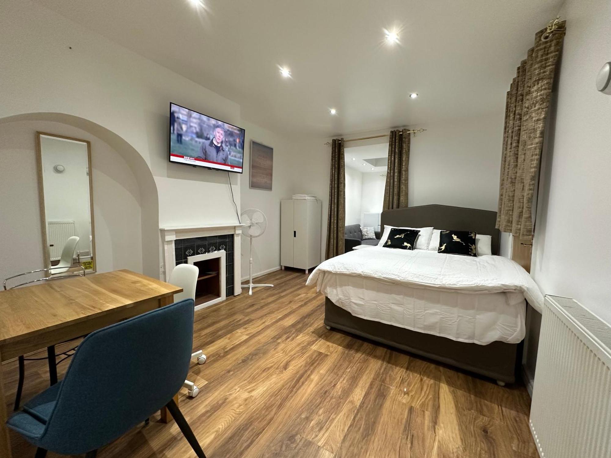 4Th Studio Flat With Private Own Bathroom A London Luxury Family Home Setup And Furnished With Double Bed Plus A Double Futon-Sofa Bed A Single Futon Bed A Baby Cot And Garden And Free Parking Exterior foto