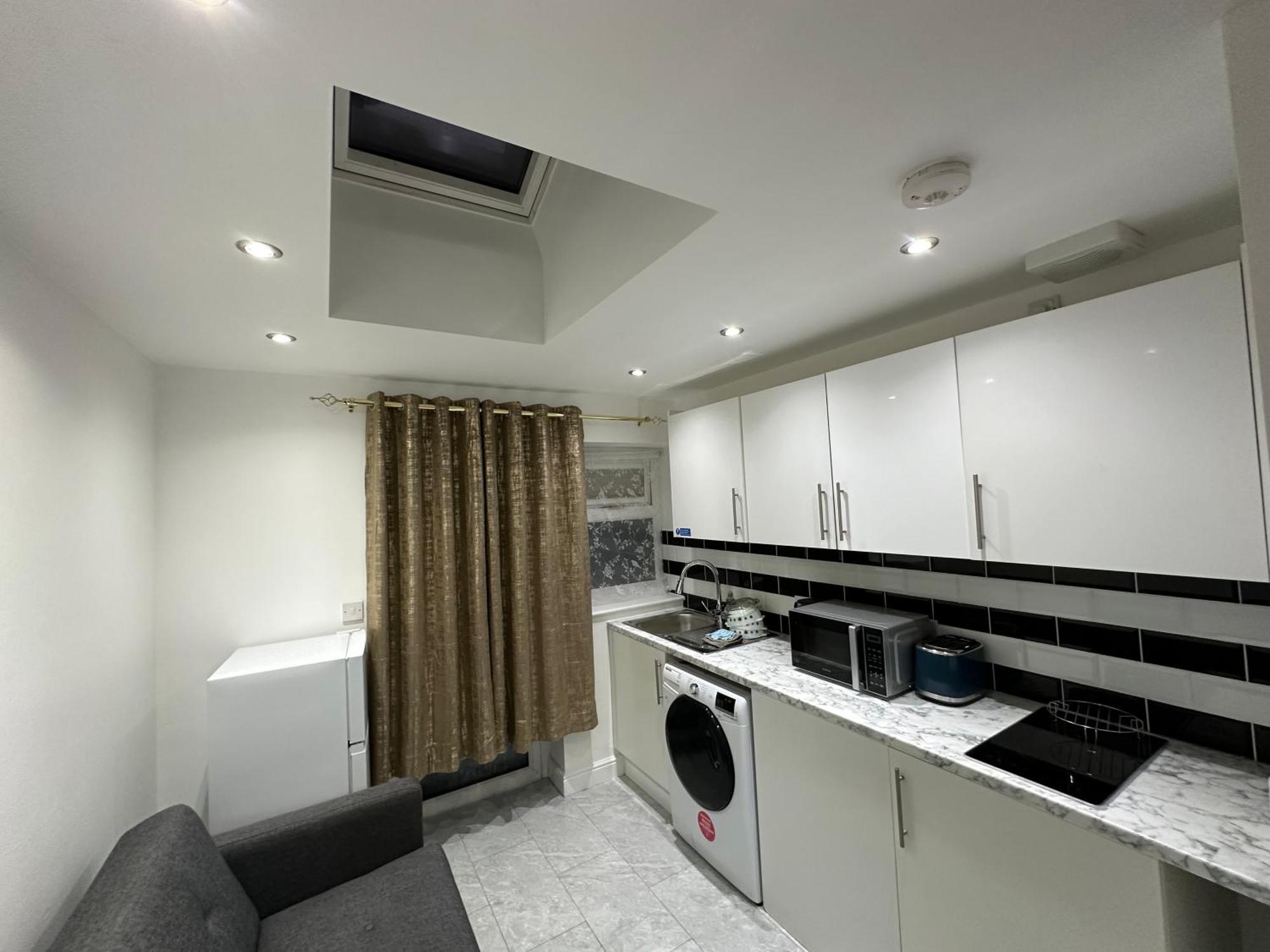 4Th Studio Flat With Private Own Bathroom A London Luxury Family Home Setup And Furnished With Double Bed Plus A Double Futon-Sofa Bed A Single Futon Bed A Baby Cot And Garden And Free Parking Exterior foto